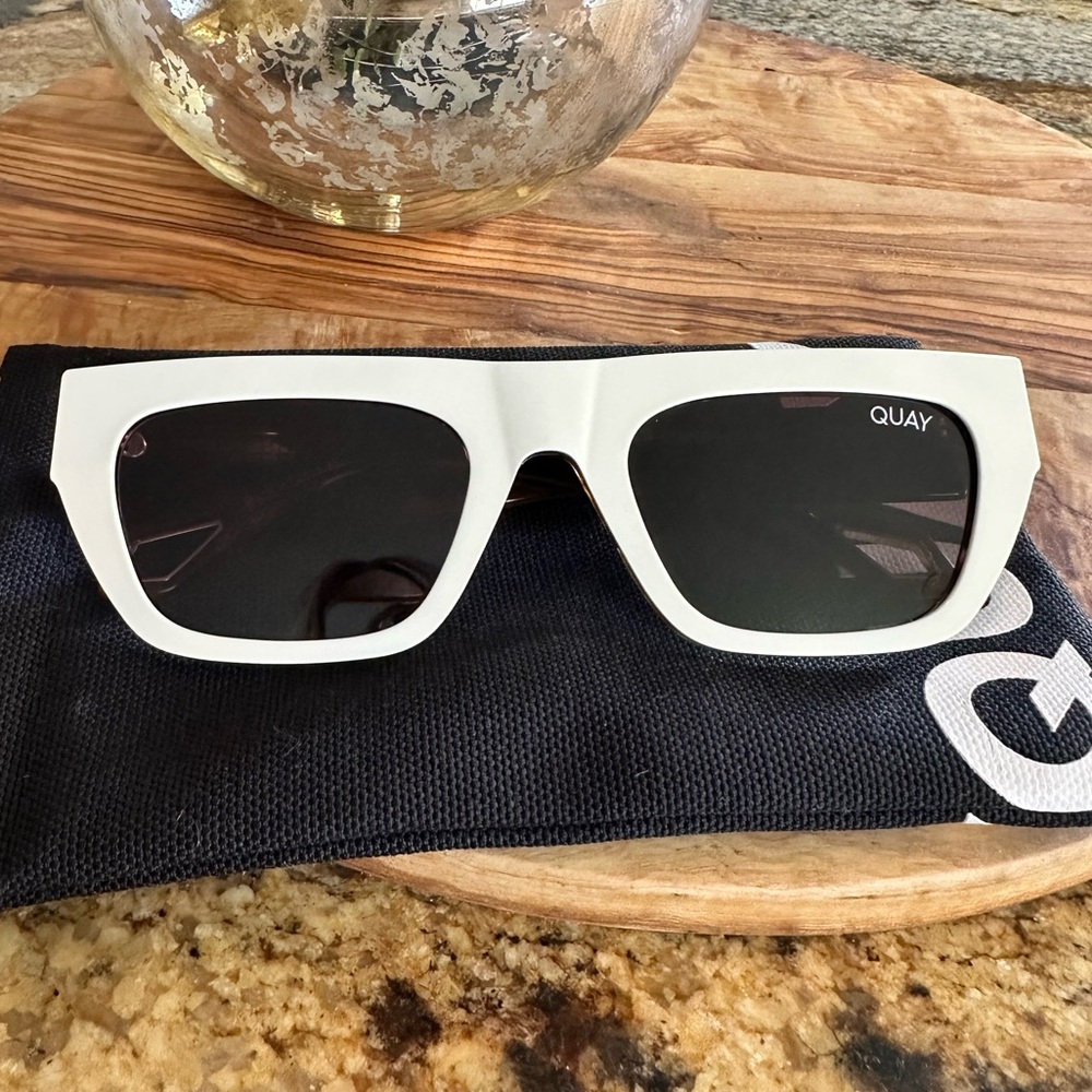 Quay dollar signs polarized white sunglasses